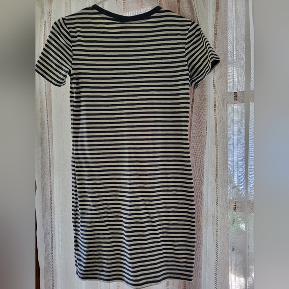 H&M Women's fitted T-Shirt Dress - Picture 2 of 5
